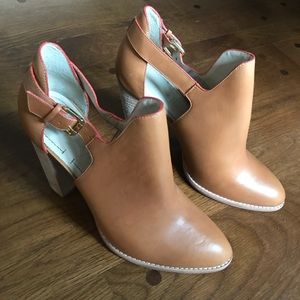 Elizabeth and James booties size 9.5